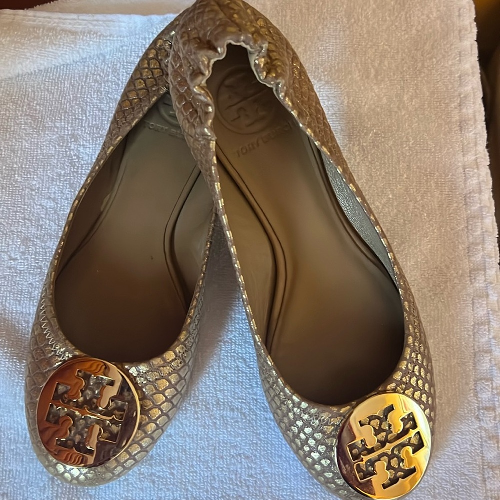 Tory Burch classic and trending gold leather snake print  flats size 6.5